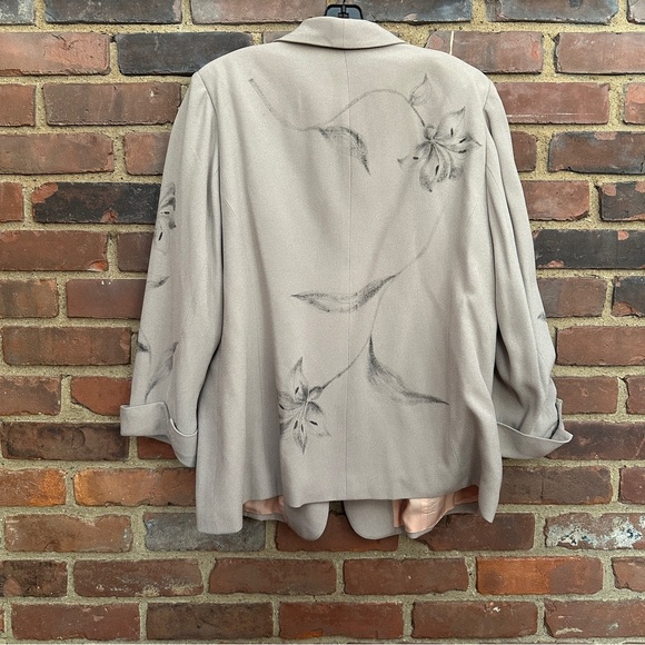 VTG Zelda floral button front 3/4 sleeve blazer size 18 -44 chest / 27” long - Picture 7 of 7